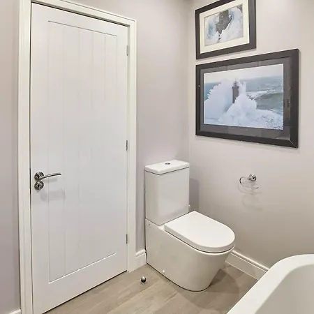 Host & - Puffins Rest * Runswick