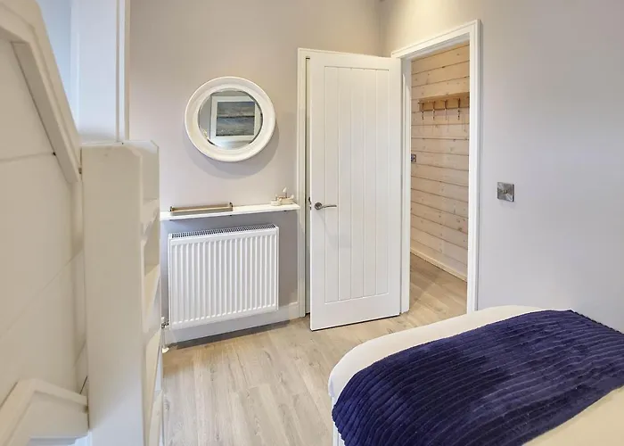 Host & - Puffins Rest * Runswick